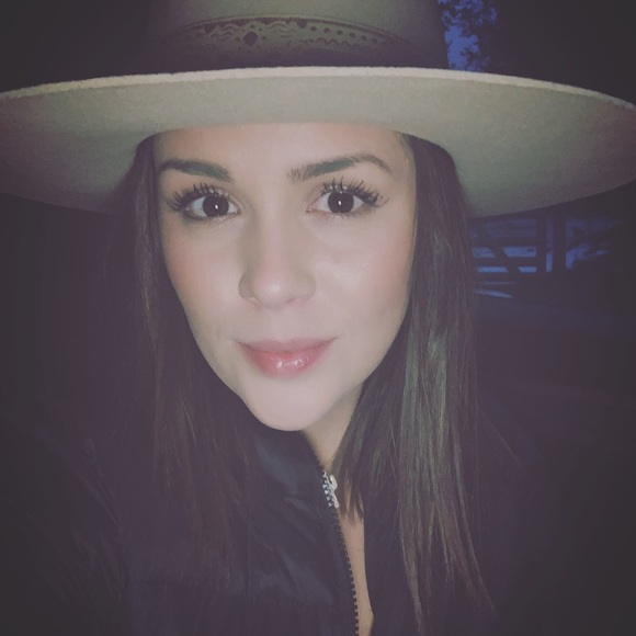 Meet your Posher, Keilee - Picture 5 of 8